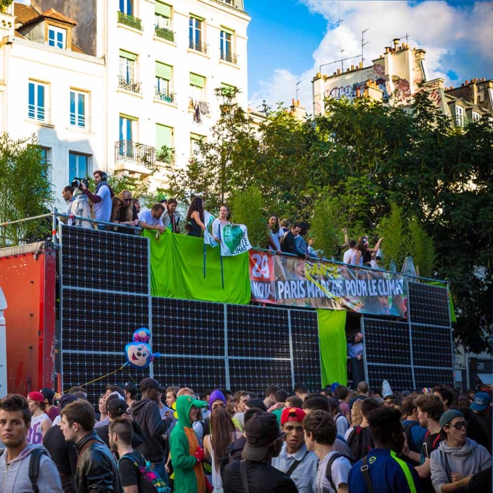 Trans_porteur_vue_droite-et-foule