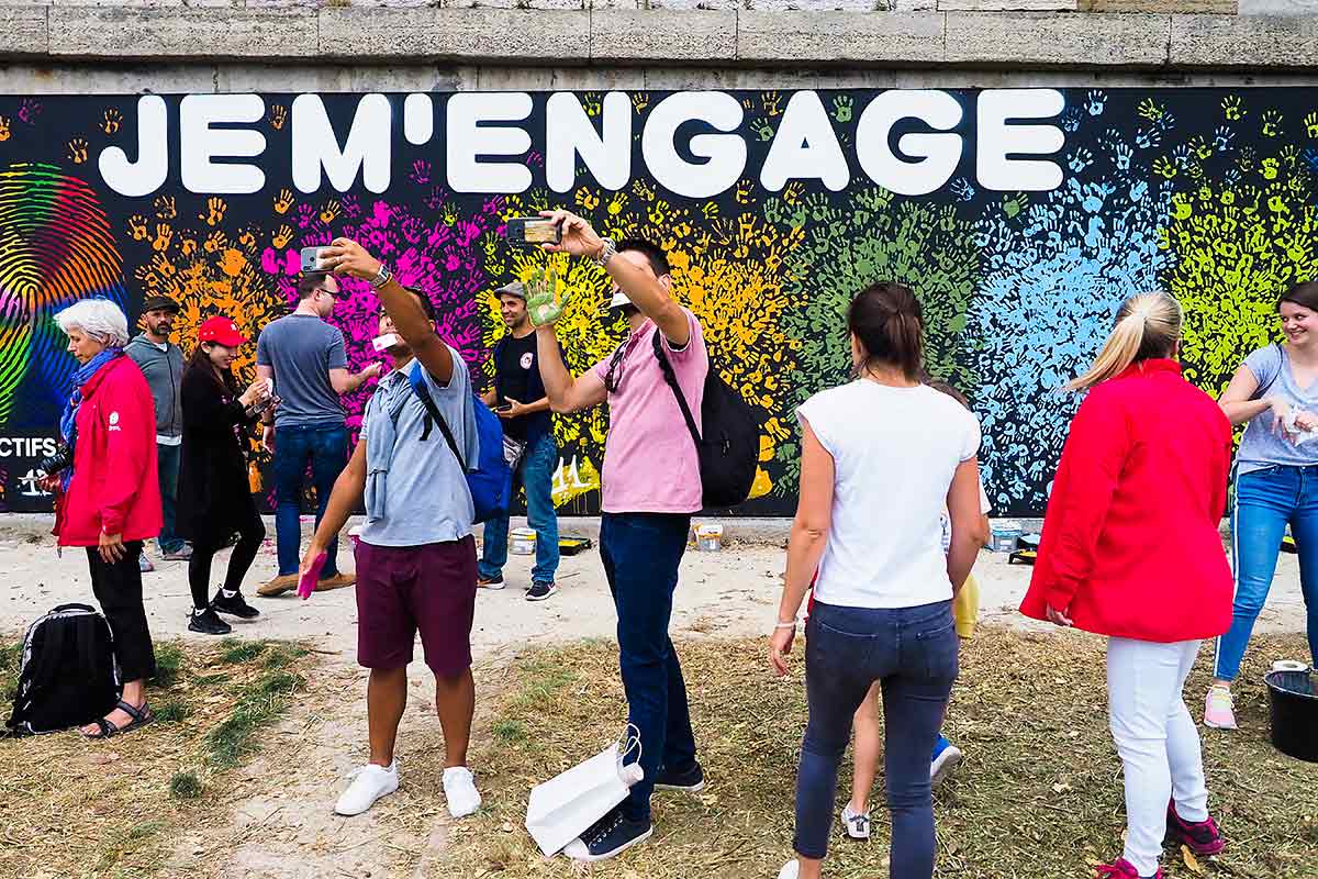 Empreinte_viralite_devant_Fresque_TheFrenchHub